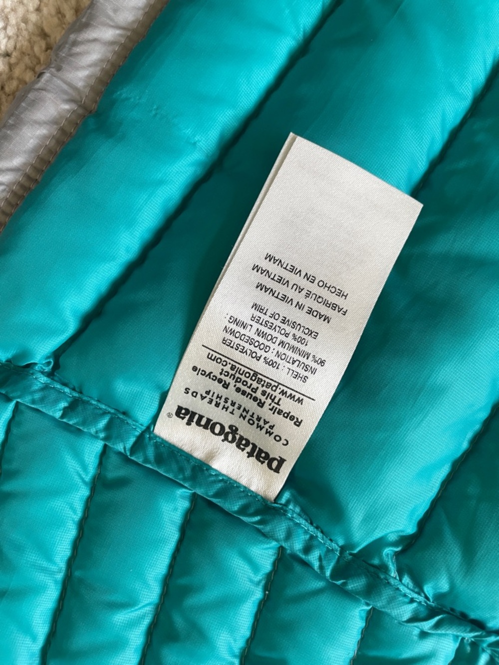 Patagonia Women’s Light Gray Quilted Down Vest with Teal Zippers size M - Picture 10 of 10